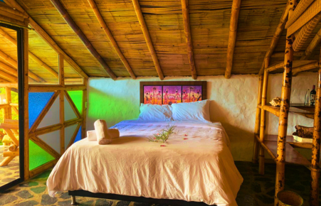 habitacion.-tierra-de-agua-aguila-eco-cama-principal