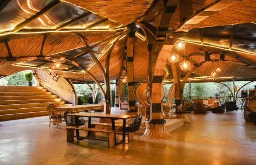 Salón de eventos Templo de Agua en Tierra de Agua, espacio de 250 m² rodeado de naturaleza con vista a una quebrada cristalina en Cocorná.